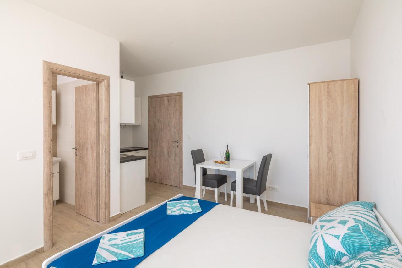 Absolute Beach Holidays Apartment Dugi Rat Exterior foto