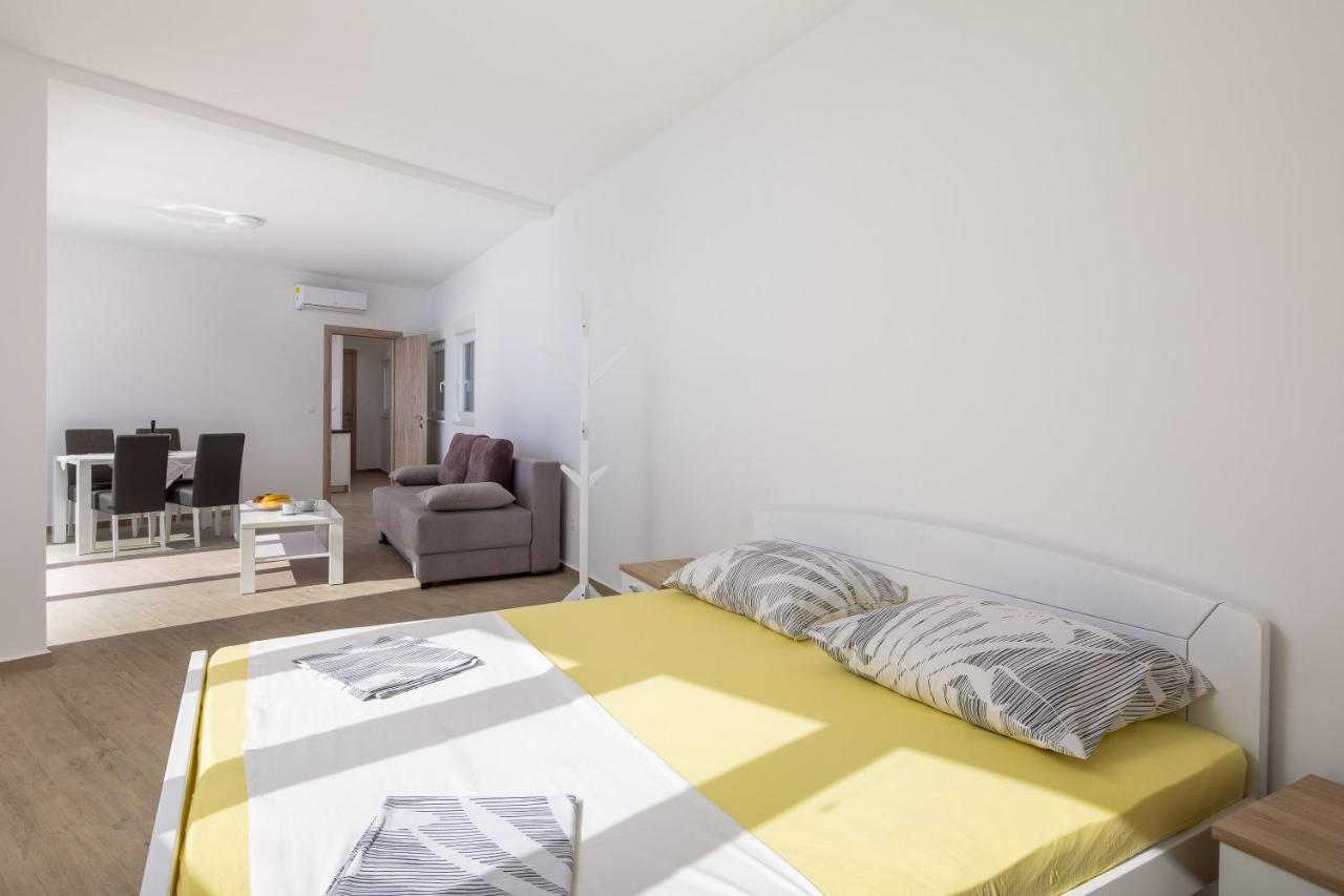 Absolute Beach Holidays Apartment Dugi Rat Exterior foto