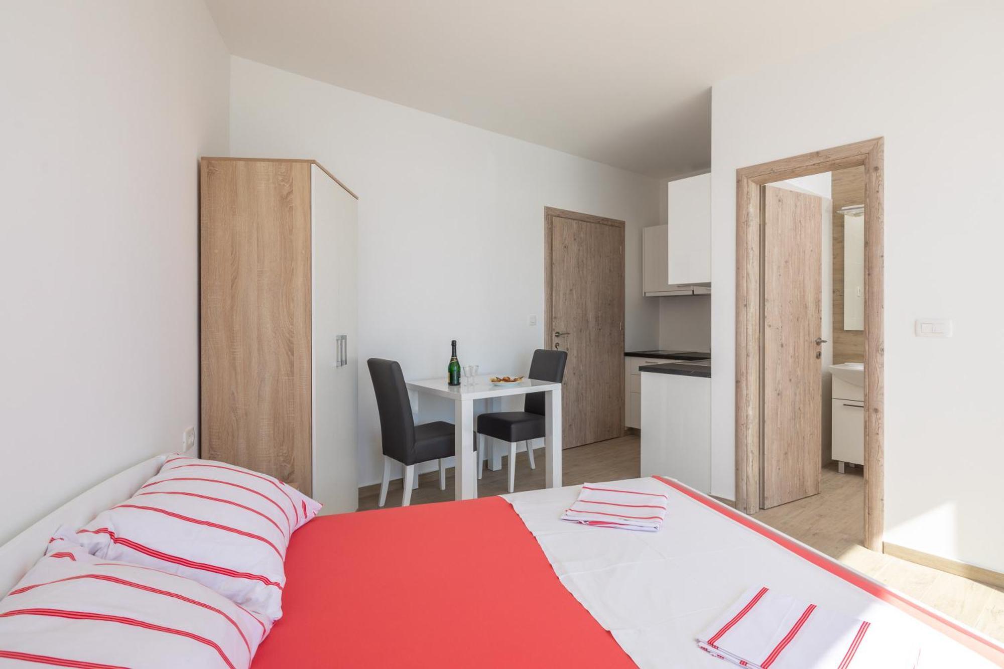 Absolute Beach Holidays Apartment Dugi Rat Exterior foto