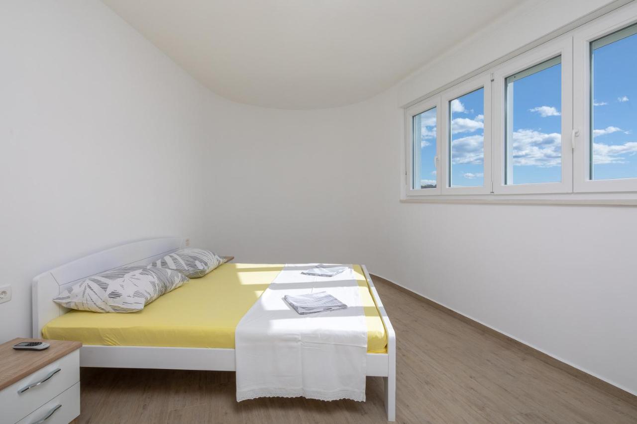 Absolute Beach Holidays Apartment Dugi Rat Exterior foto