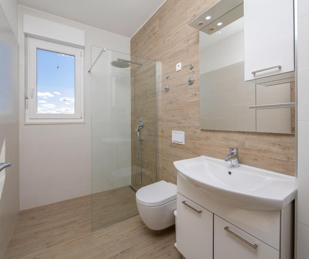 Absolute Beach Holidays Apartment Dugi Rat Exterior foto