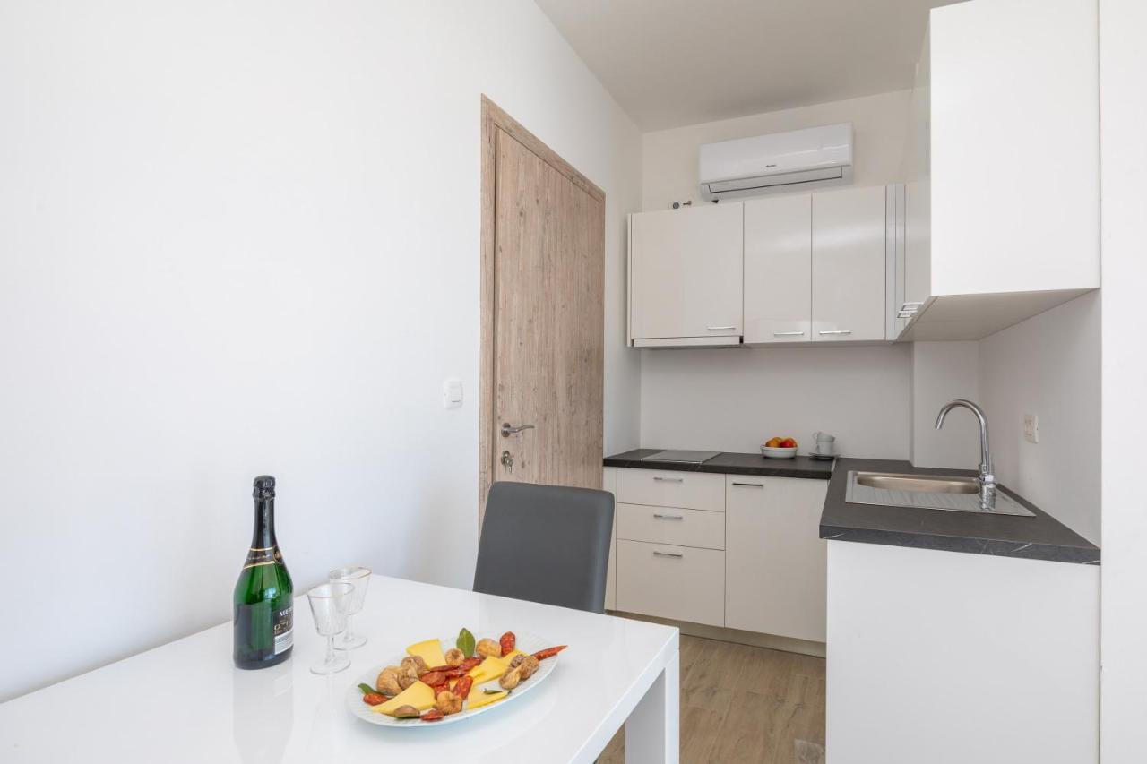 Absolute Beach Holidays Apartment Dugi Rat Exterior foto