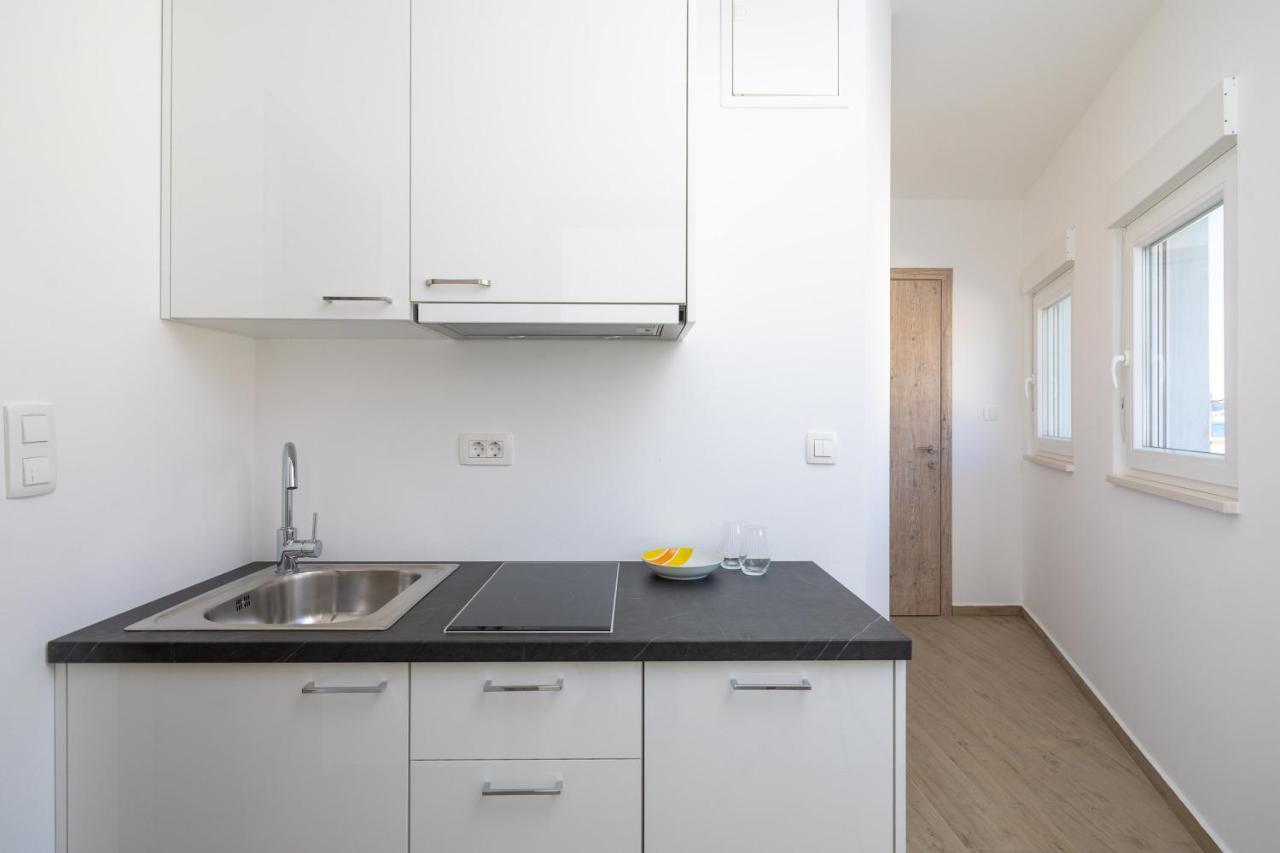 Absolute Beach Holidays Apartment Dugi Rat Exterior foto